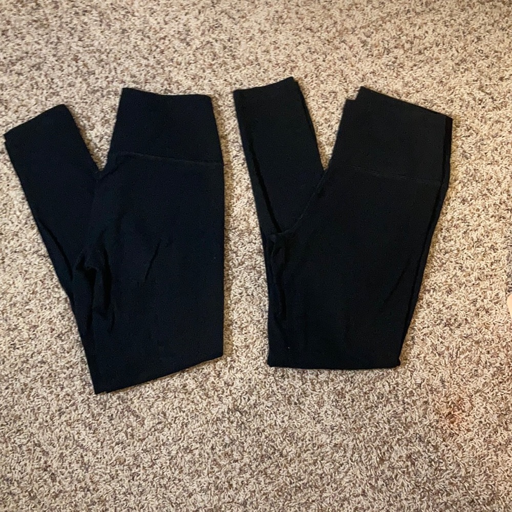 2 black Aerie leggings